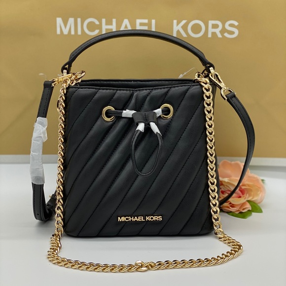 MICHAEL KORS SMALL BUCKET XBODY BLACK - Picture 4 of 16